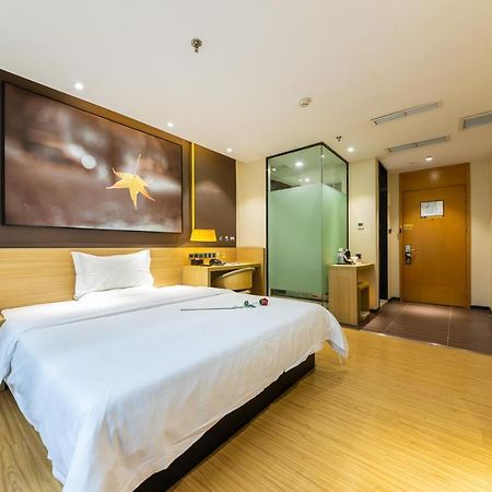 Iu Hotel Chongqing Jiefangbei Exterior photo
