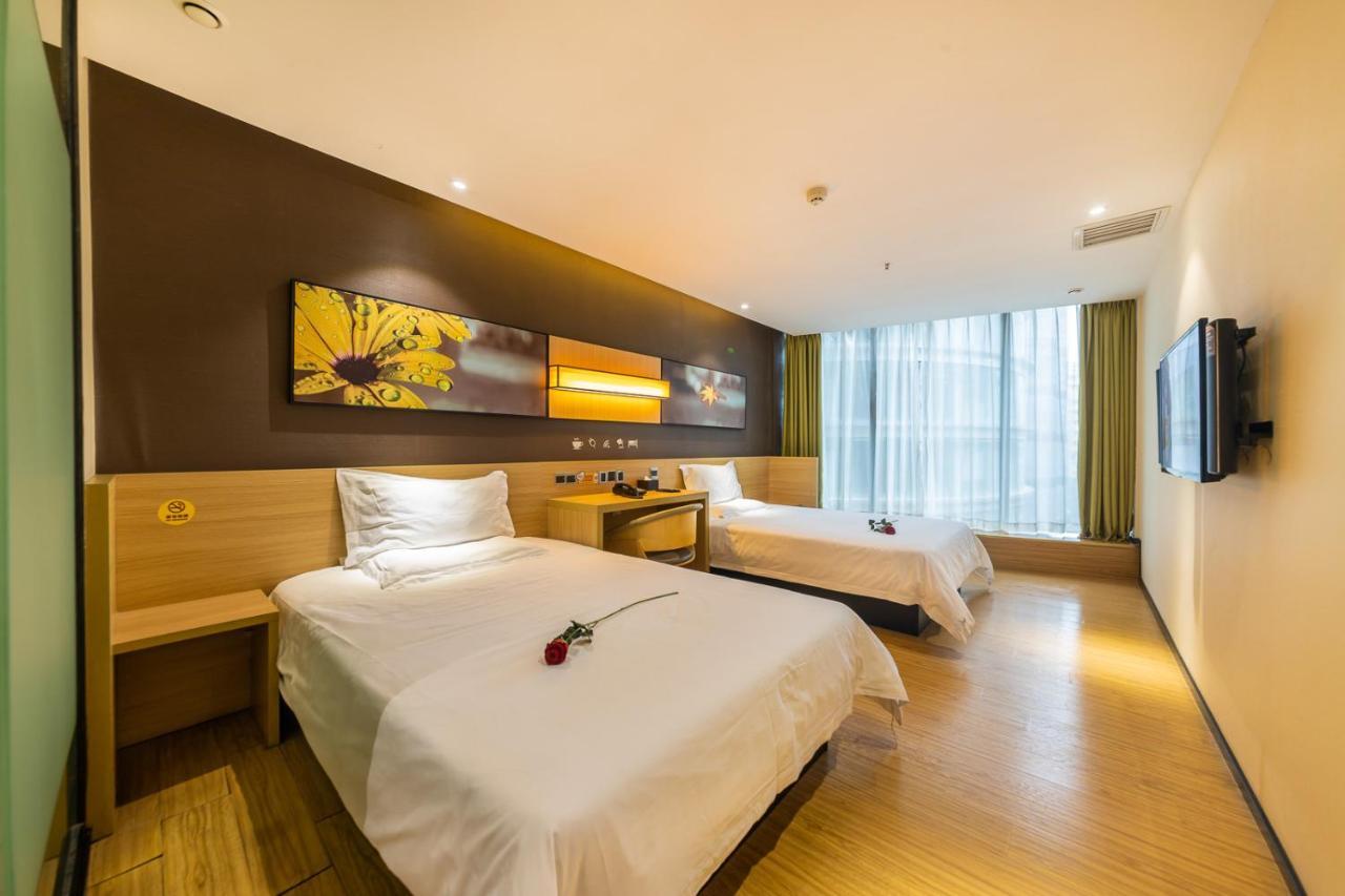 Iu Hotel Chongqing Jiefangbei Exterior photo