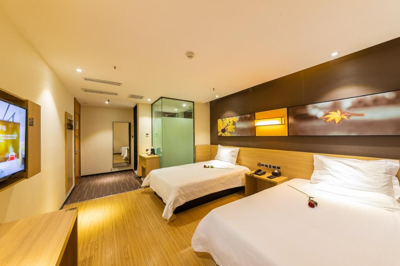 Iu Hotel Chongqing Jiefangbei Exterior photo