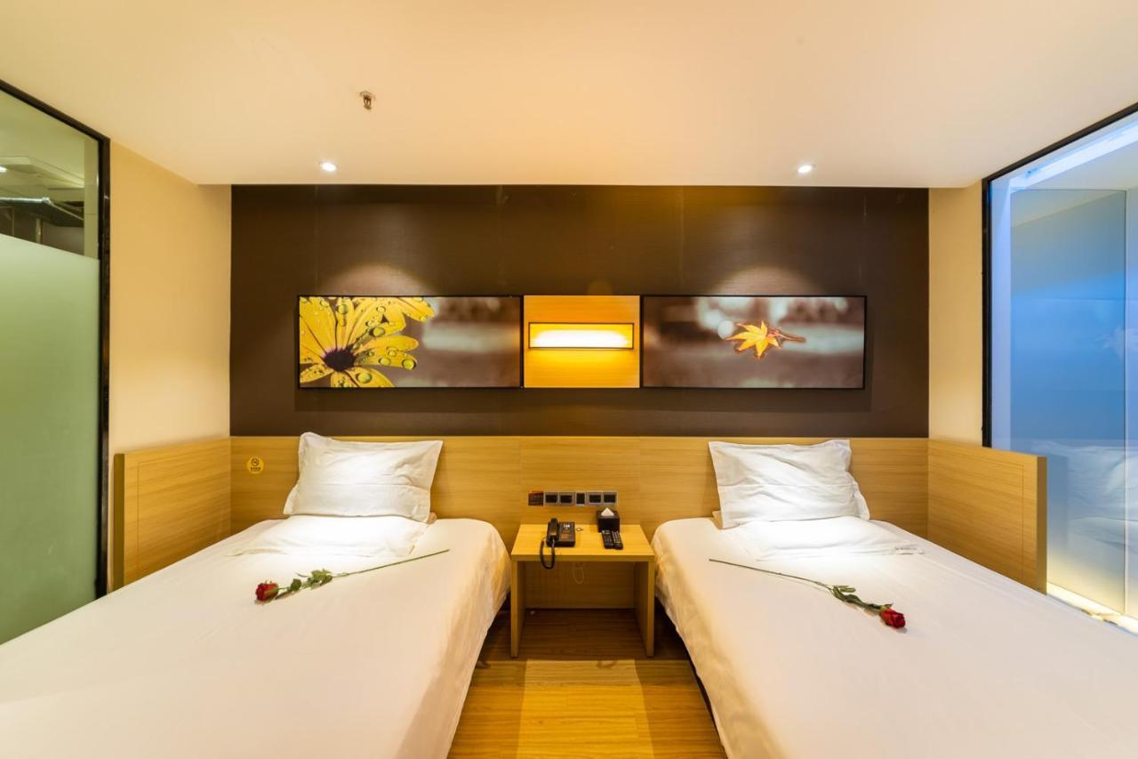 Iu Hotel Chongqing Jiefangbei Exterior photo
