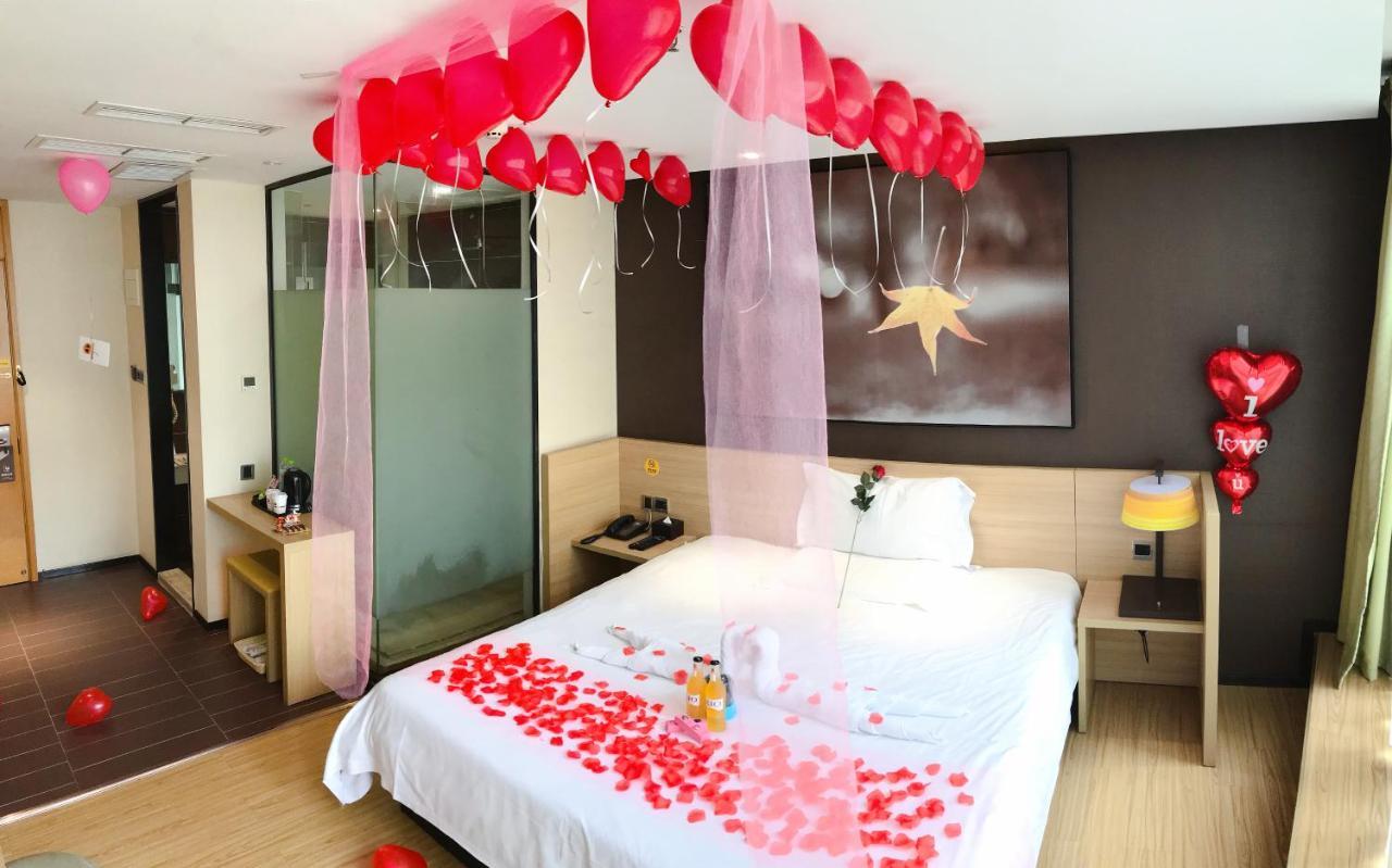 Iu Hotel Chongqing Jiefangbei Exterior photo