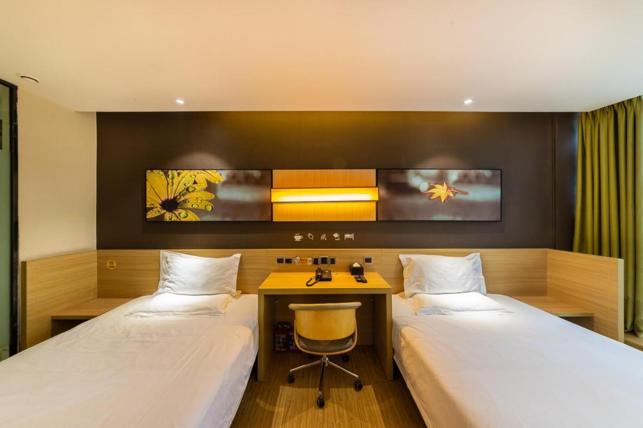 Iu Hotel Chongqing Jiefangbei Exterior photo