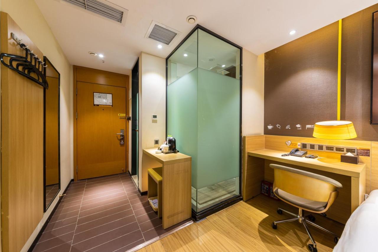 Iu Hotel Chongqing Jiefangbei Exterior photo