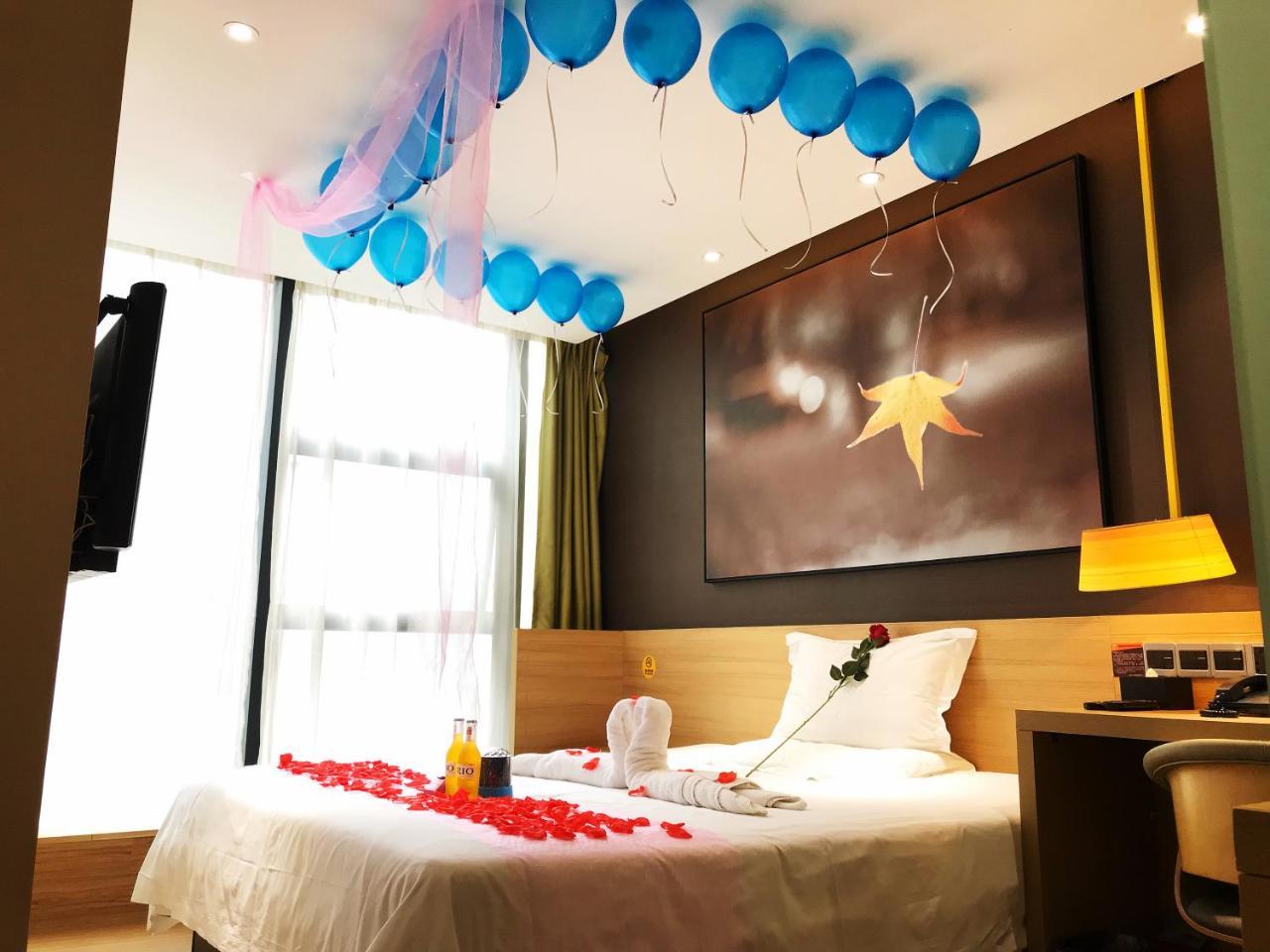 Iu Hotel Chongqing Jiefangbei Exterior photo