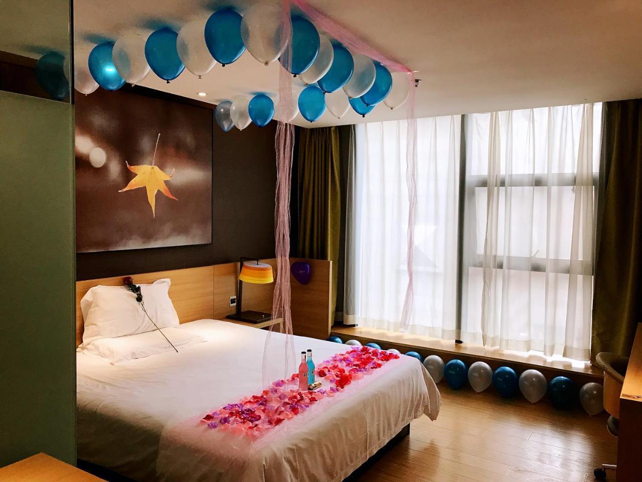 Iu Hotel Chongqing Jiefangbei Exterior photo