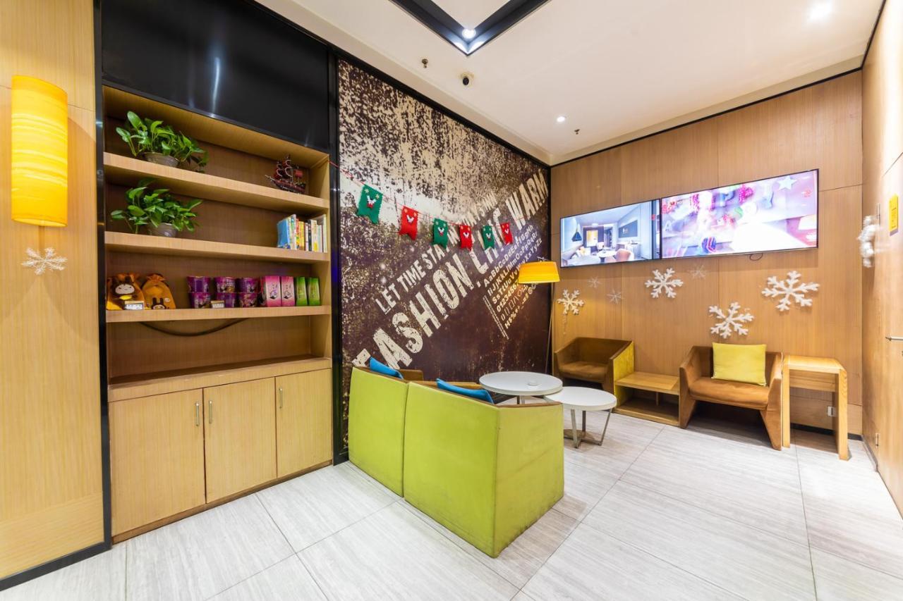 Iu Hotel Chongqing Jiefangbei Exterior photo