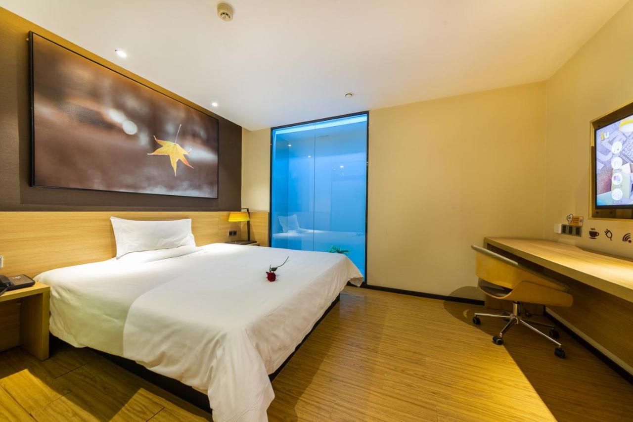 Iu Hotel Chongqing Jiefangbei Exterior photo