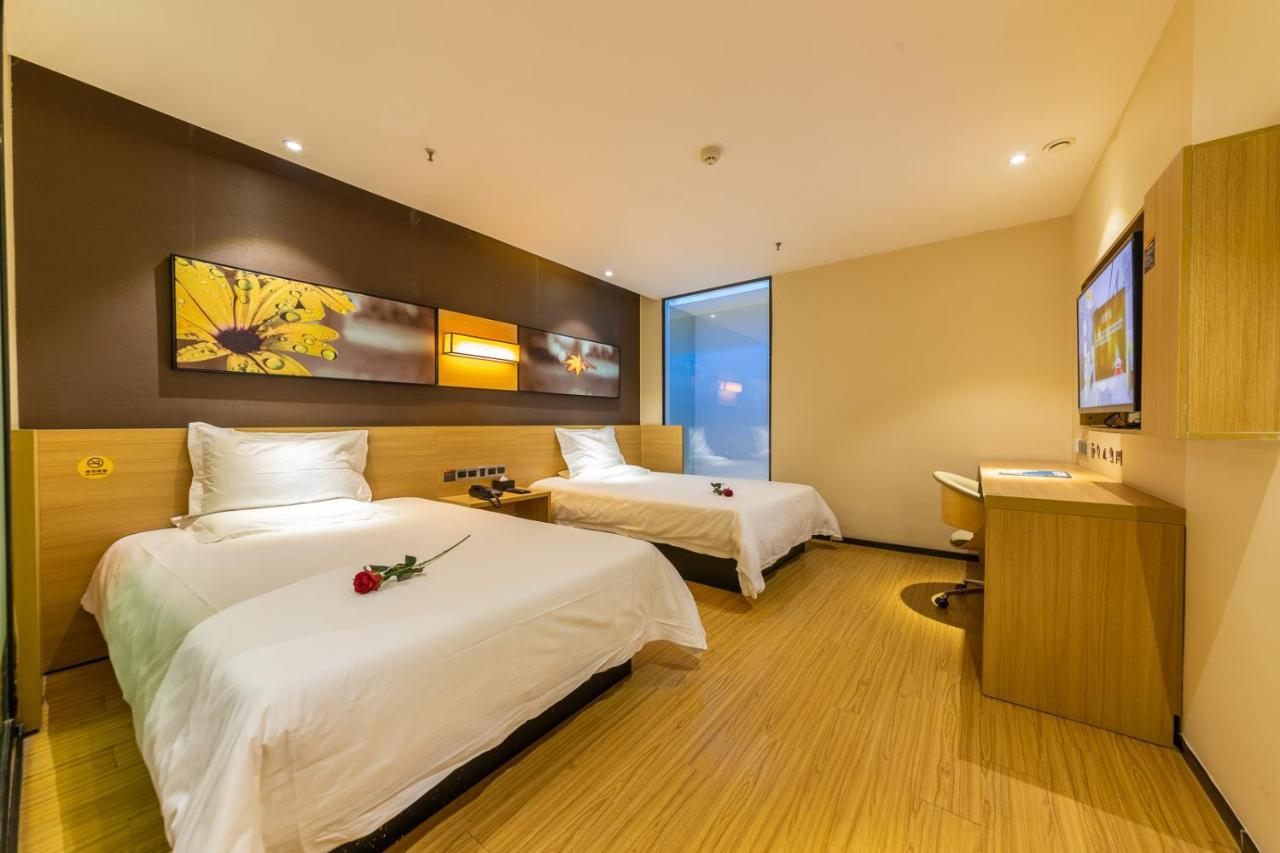 Iu Hotel Chongqing Jiefangbei Exterior photo