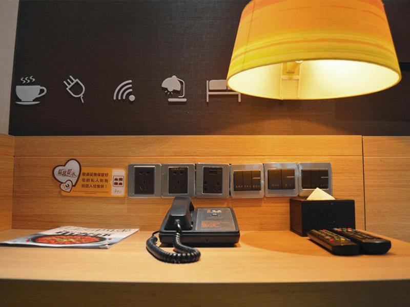 Iu Hotel Chongqing Jiefangbei Exterior photo